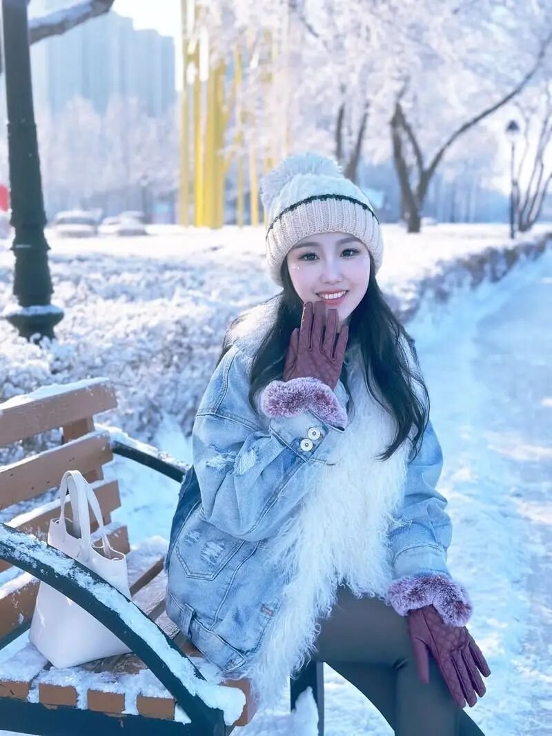 冬日雪景拍照教程：4个姿势拍出雪天甜妹感-第3张图片-风享汇