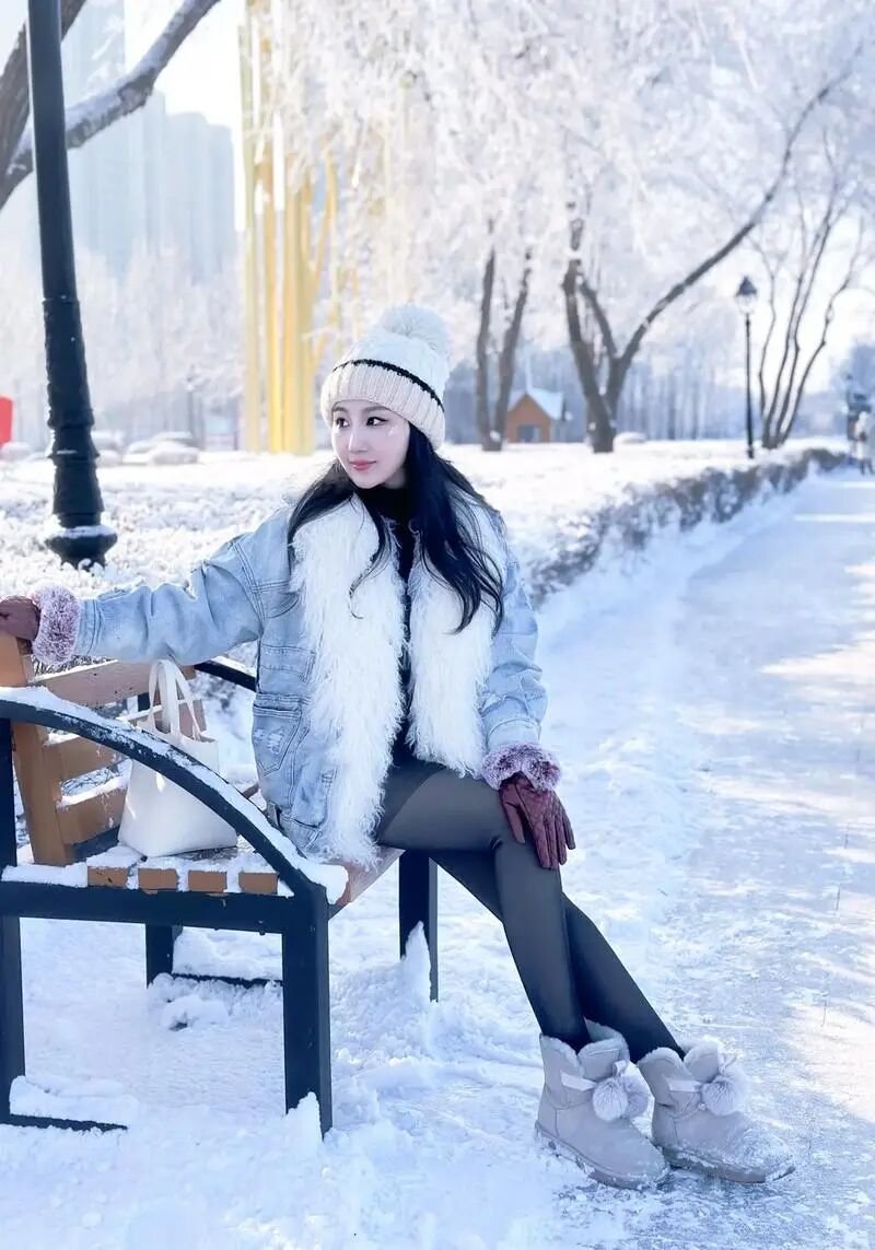 冬日雪景拍照教程：4个姿势拍出雪天甜妹感-第4张图片-风享汇