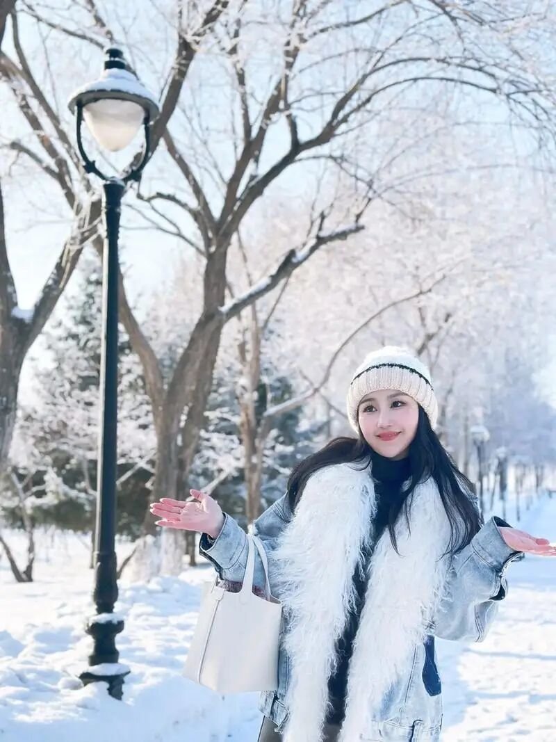 冬日雪景拍照教程：4个姿势拍出雪天甜妹感-第5张图片-风享汇