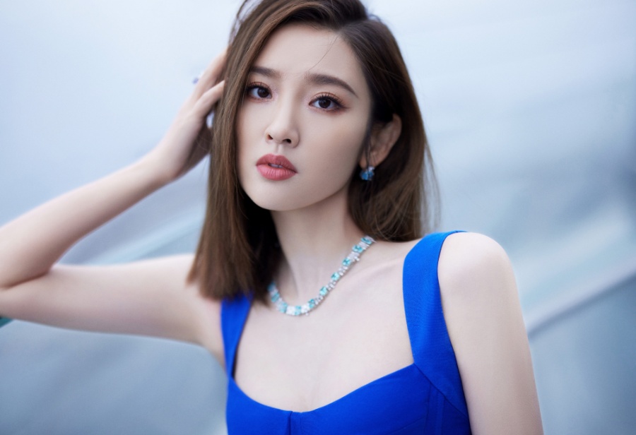 唐艺昕，一抹湛蓝，点燃静谧秋日穿搭色彩-第2张图片-风享汇