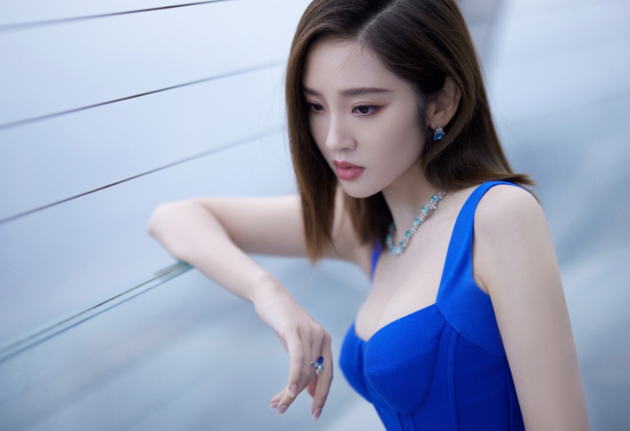 唐艺昕，一抹湛蓝，点燃静谧秋日穿搭色彩-第1张图片-风享汇