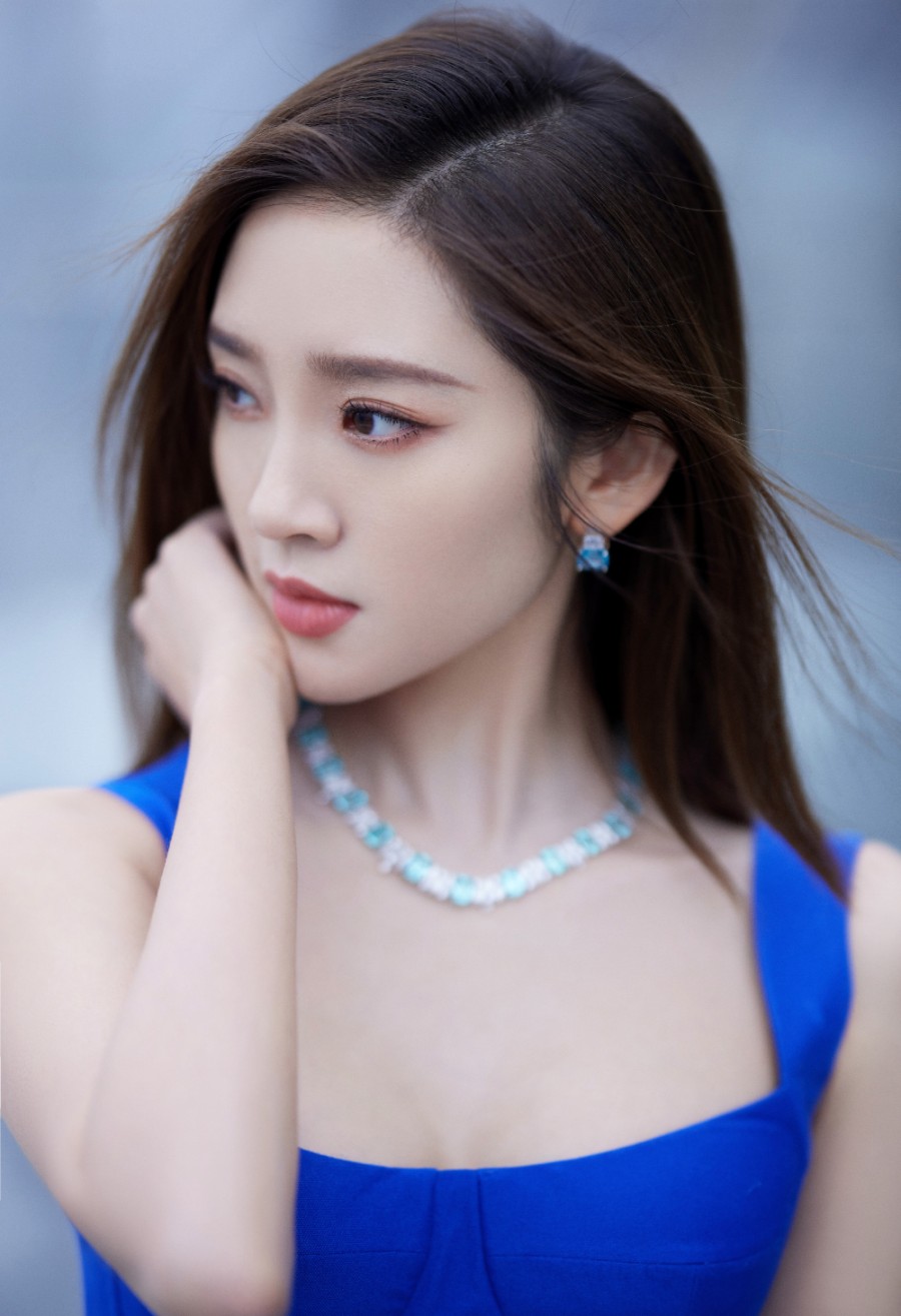 唐艺昕，一抹湛蓝，点燃静谧秋日穿搭色彩-第7张图片-风享汇