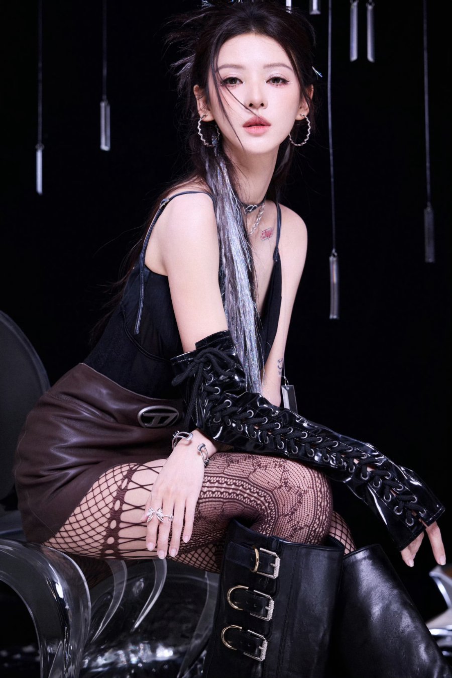 张予曦，网袜长靴的黑色穿搭魅力-第4张图片-风享汇