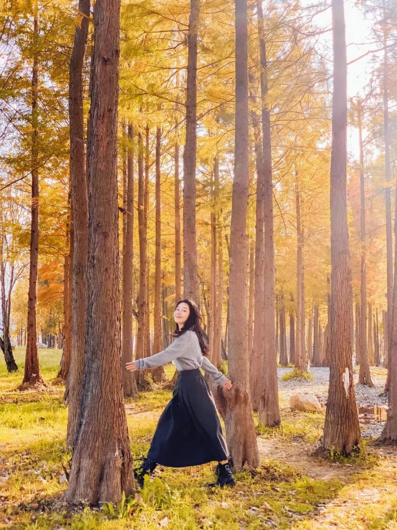 秋冬写真姿势范本：把季节的美揉进镜头里-第4张图片-风享汇