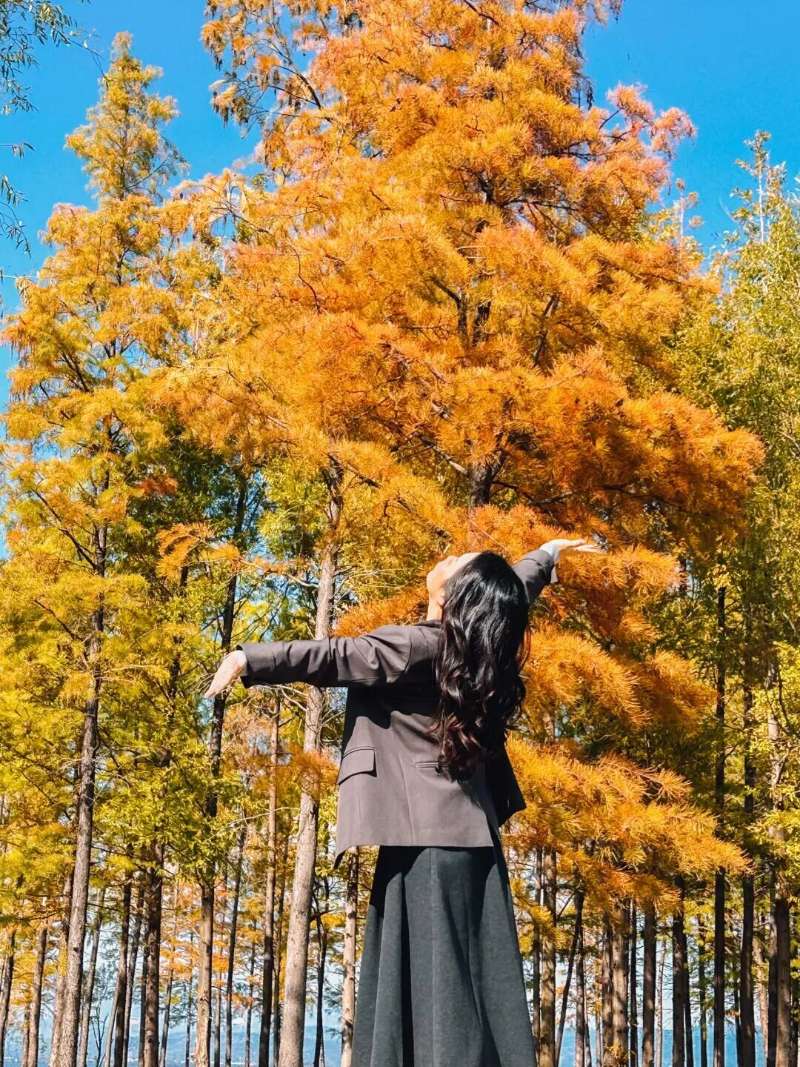 秋冬写真姿势范本：把季节的美揉进镜头里-第6张图片-风享汇