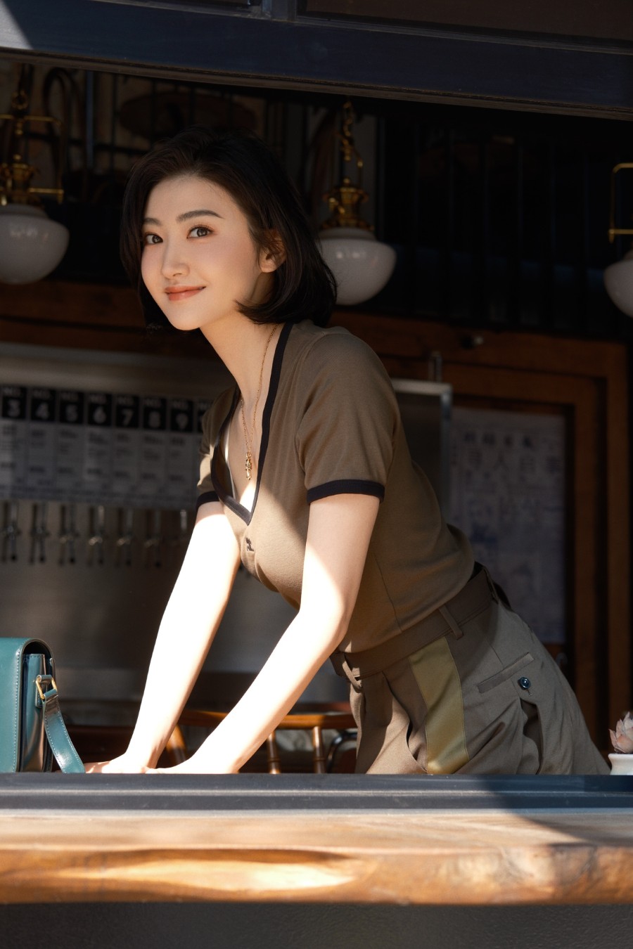 景甜，大地色彩，知性柔美-第6张图片-风享汇