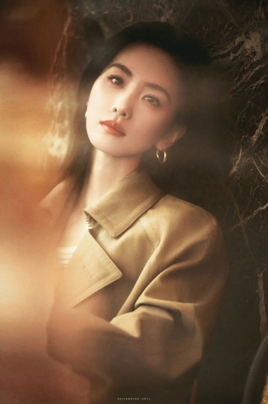 咖啡屋大片|普通人也能学的慵懒拍照姿势-第5张图片-风享汇 咖啡屋大片|普通人也能学的慵懒拍照姿势-第5张图片-风享汇