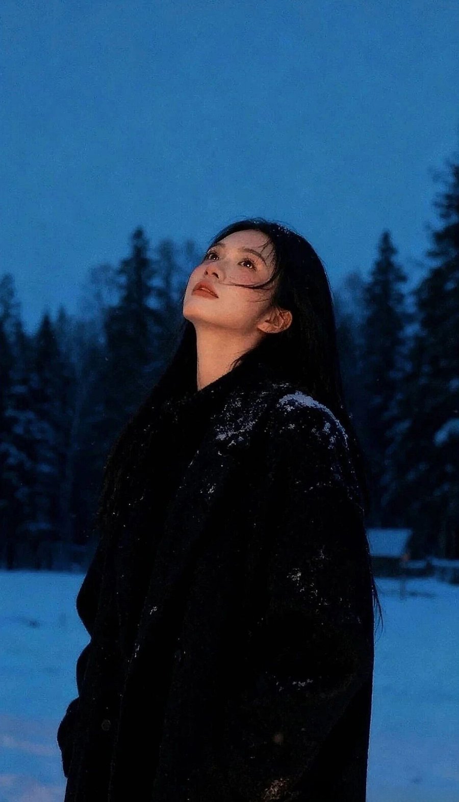 雪天氛围照:8个姿势把冷冬暖成故事-第3张图片-风享汇 雪天氛围照:8个姿势把冷冬暖成故事-第3张图片-风享汇