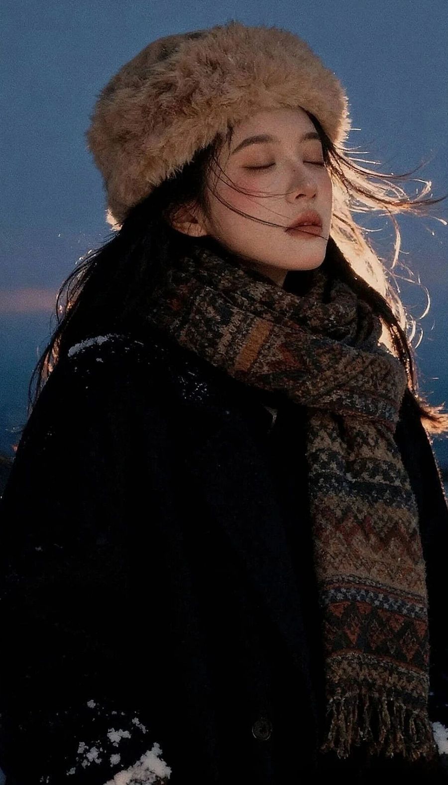 雪天氛围照:8个姿势把冷冬暖成故事-第9张图片-风享汇 雪天氛围照:8个姿势把冷冬暖成故事-第9张图片-风享汇