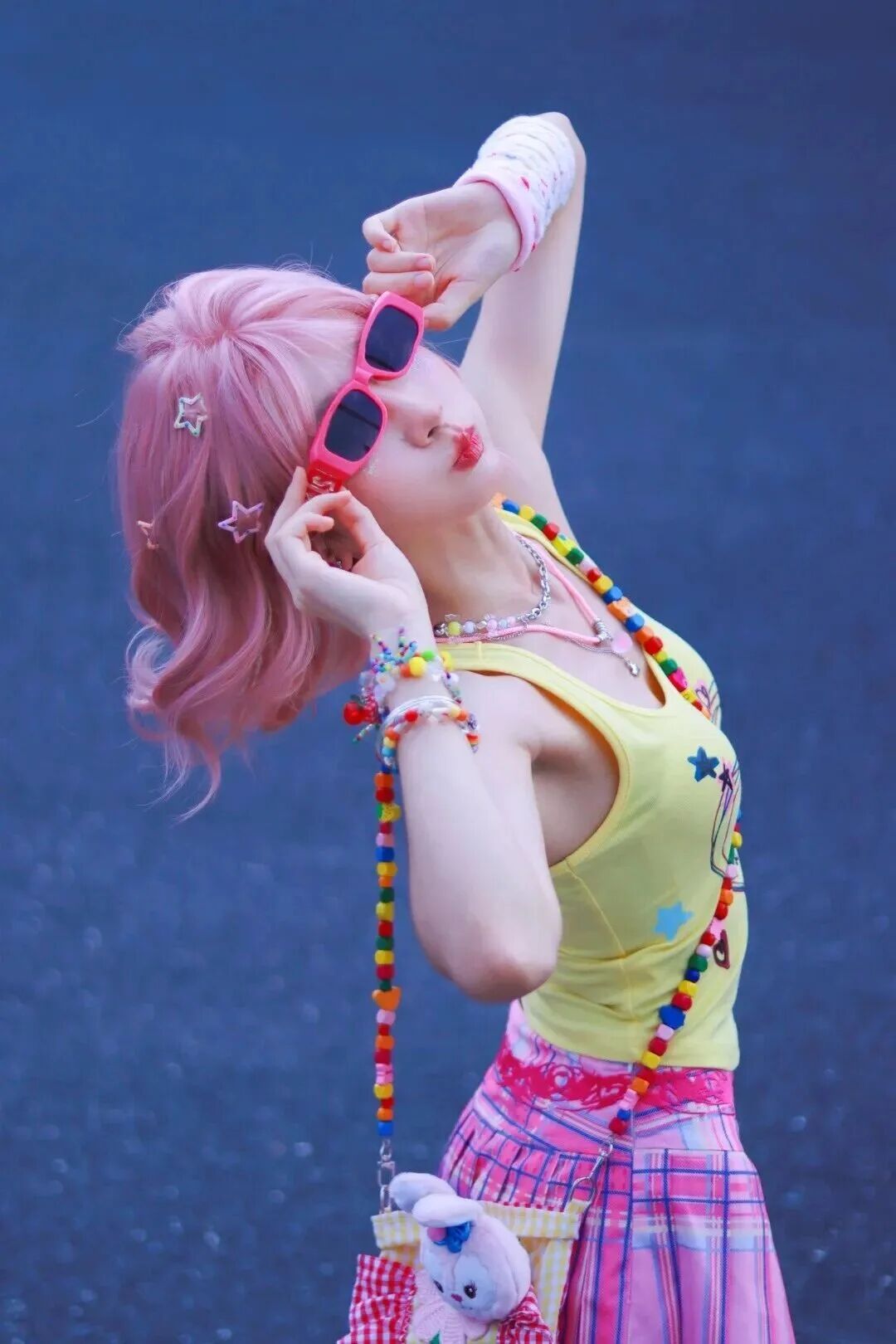 多巴胺街头拍照?8个甜妹姿势照着摆就好了-第3张图片-风享汇 多巴胺街头拍照?8个甜妹姿势照着摆就好了-第3张图片-风享汇