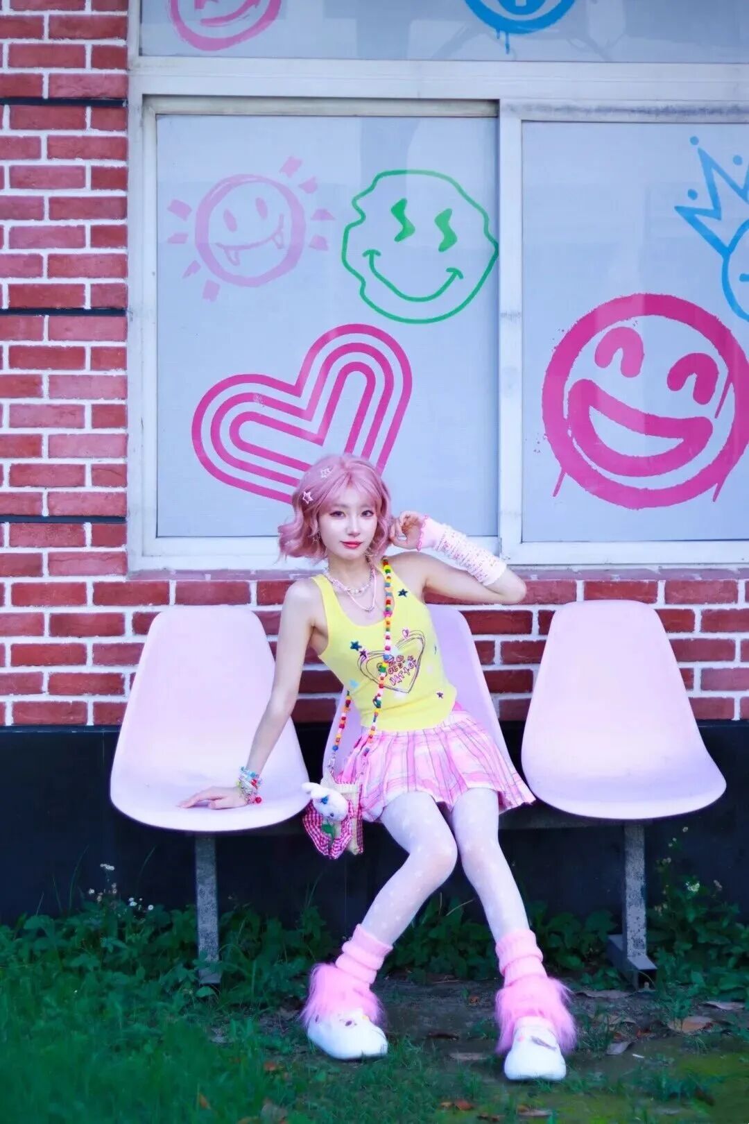 多巴胺街头拍照?8个甜妹姿势照着摆就好了-第7张图片-风享汇 多巴胺街头拍照?8个甜妹姿势照着摆就好了-第7张图片-风享汇