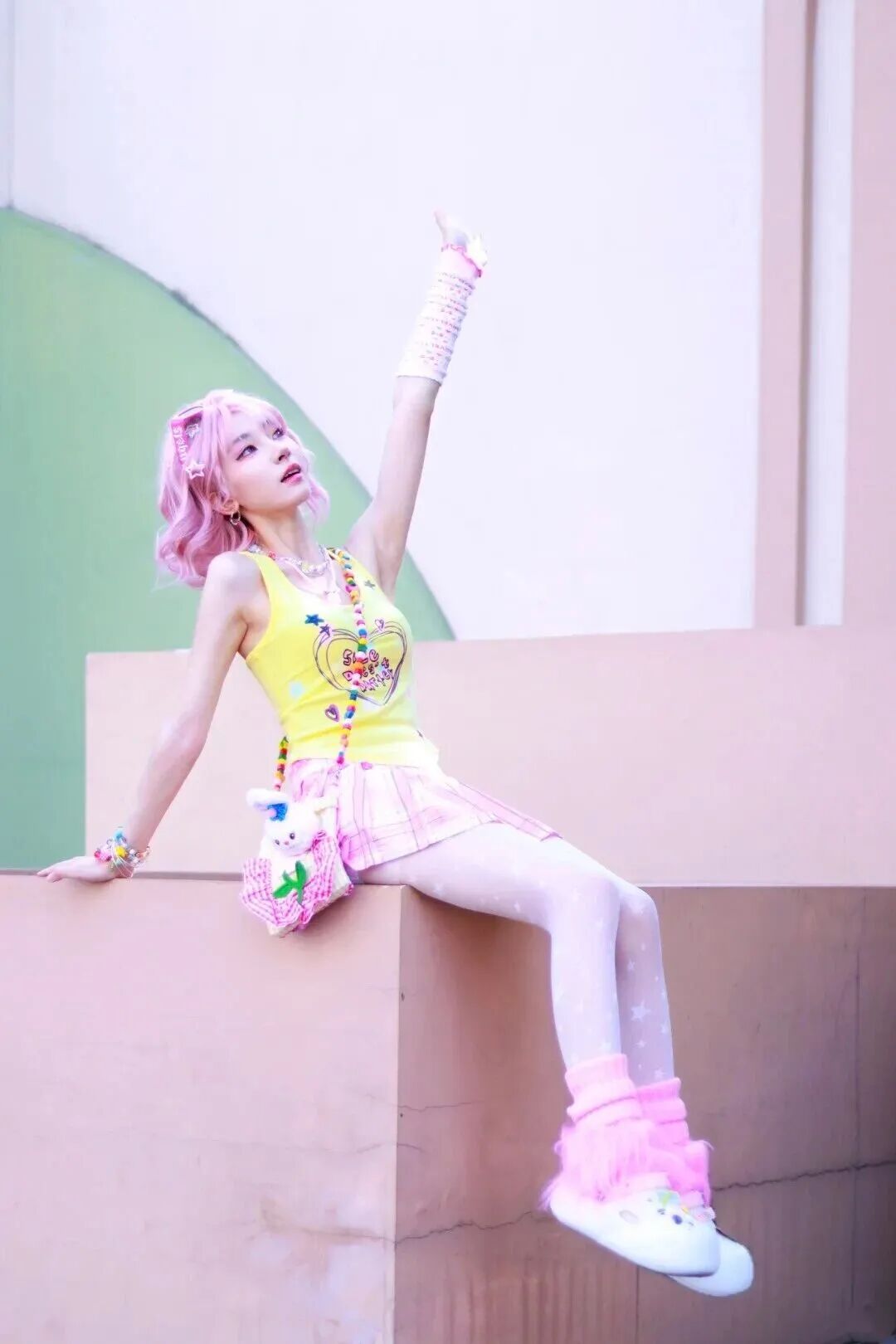 多巴胺街头拍照?8个甜妹姿势照着摆就好了-第10张图片-风享汇 多巴胺街头拍照?8个甜妹姿势照着摆就好了-第10张图片-风享汇