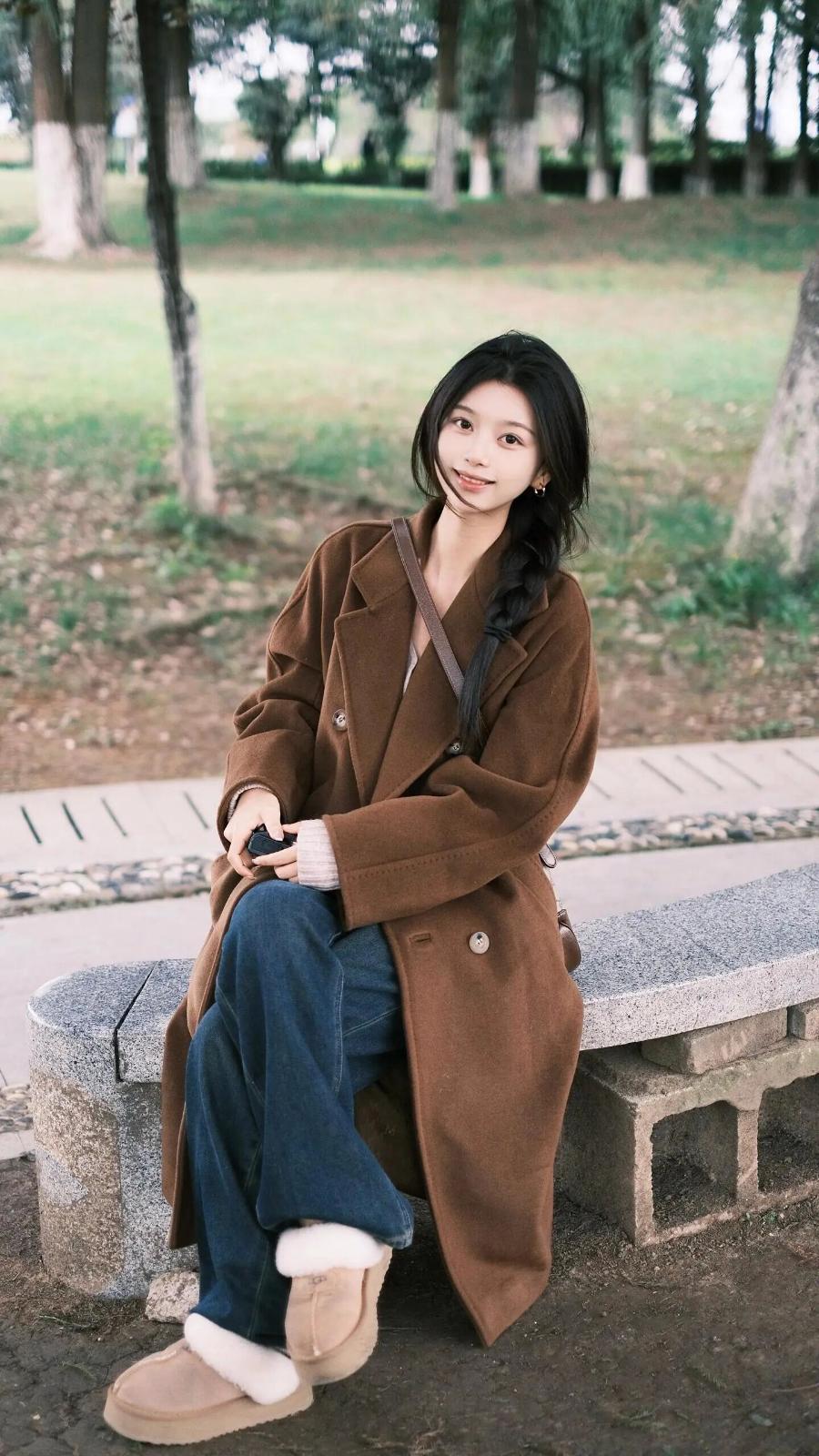 冬日公园松弛感拍照：8个姿势照着拍就美-第6张图片-风享汇