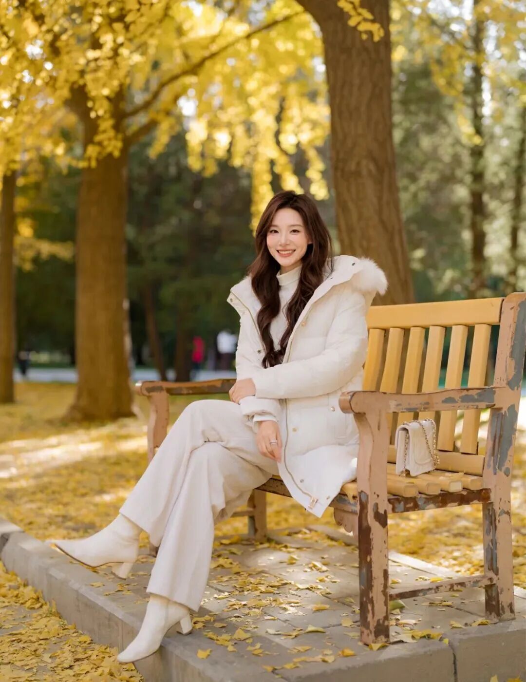 公园暖调:10个松弛感姿势,轻松拍出温柔氛围-第3张图片-风享汇 公园暖调:10个松弛感姿势,轻松拍出温柔氛围-第3张图片-风享汇