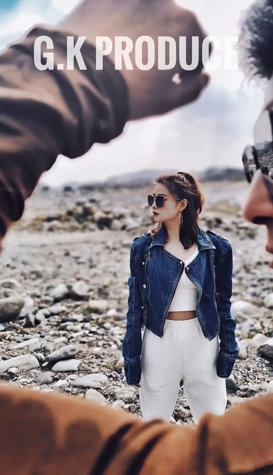 情侣拍杂志风不用凹造型!6个松弛感姿势直接抄-第5张图片-风享汇 情侣拍杂志风不用凹造型!6个松弛感姿势直接抄-第5张图片-风享汇