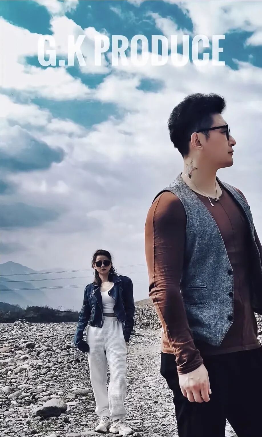 情侣拍杂志风不用凹造型!6个松弛感姿势直接抄-第4张图片-风享汇 情侣拍杂志风不用凹造型!6个松弛感姿势直接抄-第4张图片-风享汇