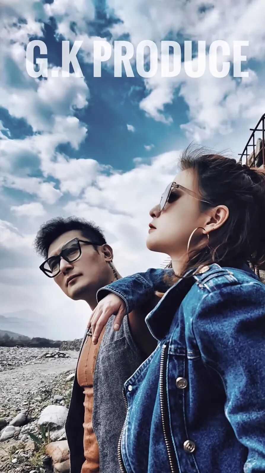 情侣拍杂志风不用凹造型!6个松弛感姿势直接抄-第6张图片-风享汇 情侣拍杂志风不用凹造型!6个松弛感姿势直接抄-第6张图片-风享汇