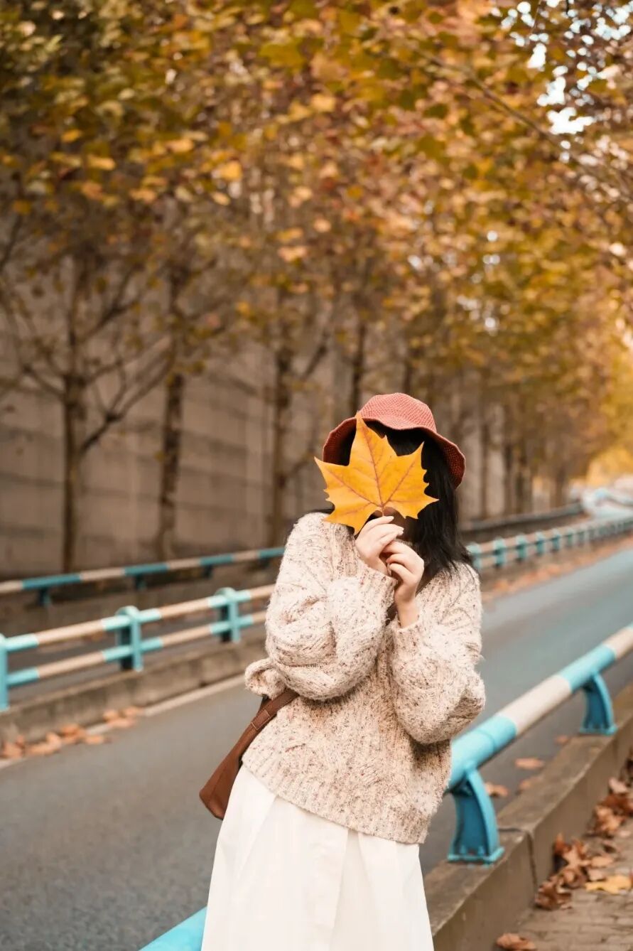 旅行不露脸拍照指南:学会这些,解锁氛围感大片-第9张图片-风享汇 旅行不露脸拍照指南:学会这些,解锁氛围感大片-第9张图片-风享汇