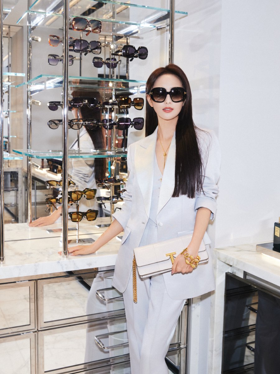 佟丽娅西装大片：智性优雅，游走率性之间，干练飒爽，交汇不羁型格-第5张图片-风享汇