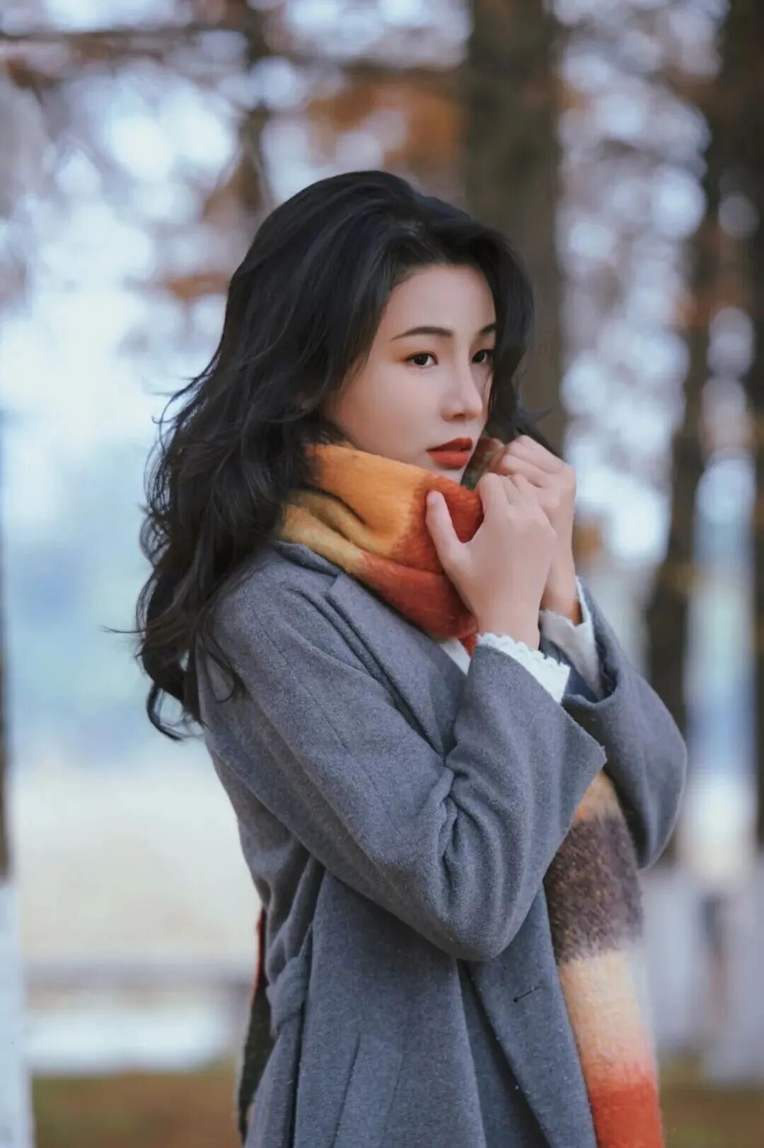 水杉林人像:5个松弛感姿势娴雅诗意-第6张图片-风享汇 水杉林人像:5个松弛感姿势娴雅诗意-第6张图片-风享汇