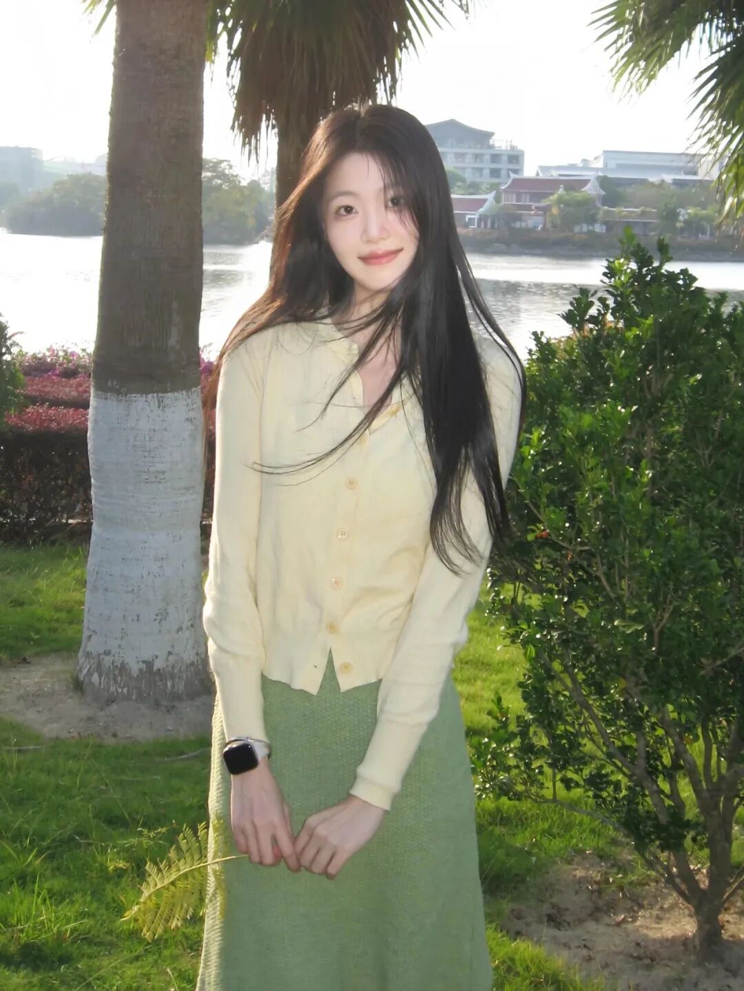 户外拍照:7个姿势告别僵硬,随手拍都自然-第3张图片-风享汇 户外拍照:7个姿势告别僵硬,随手拍都自然-第3张图片-风享汇