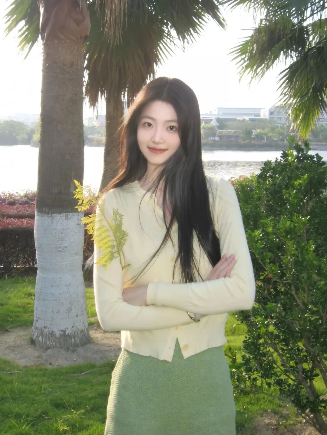 户外拍照:7个姿势告别僵硬,随手拍都自然-第6张图片-风享汇 户外拍照:7个姿势告别僵硬,随手拍都自然-第6张图片-风享汇