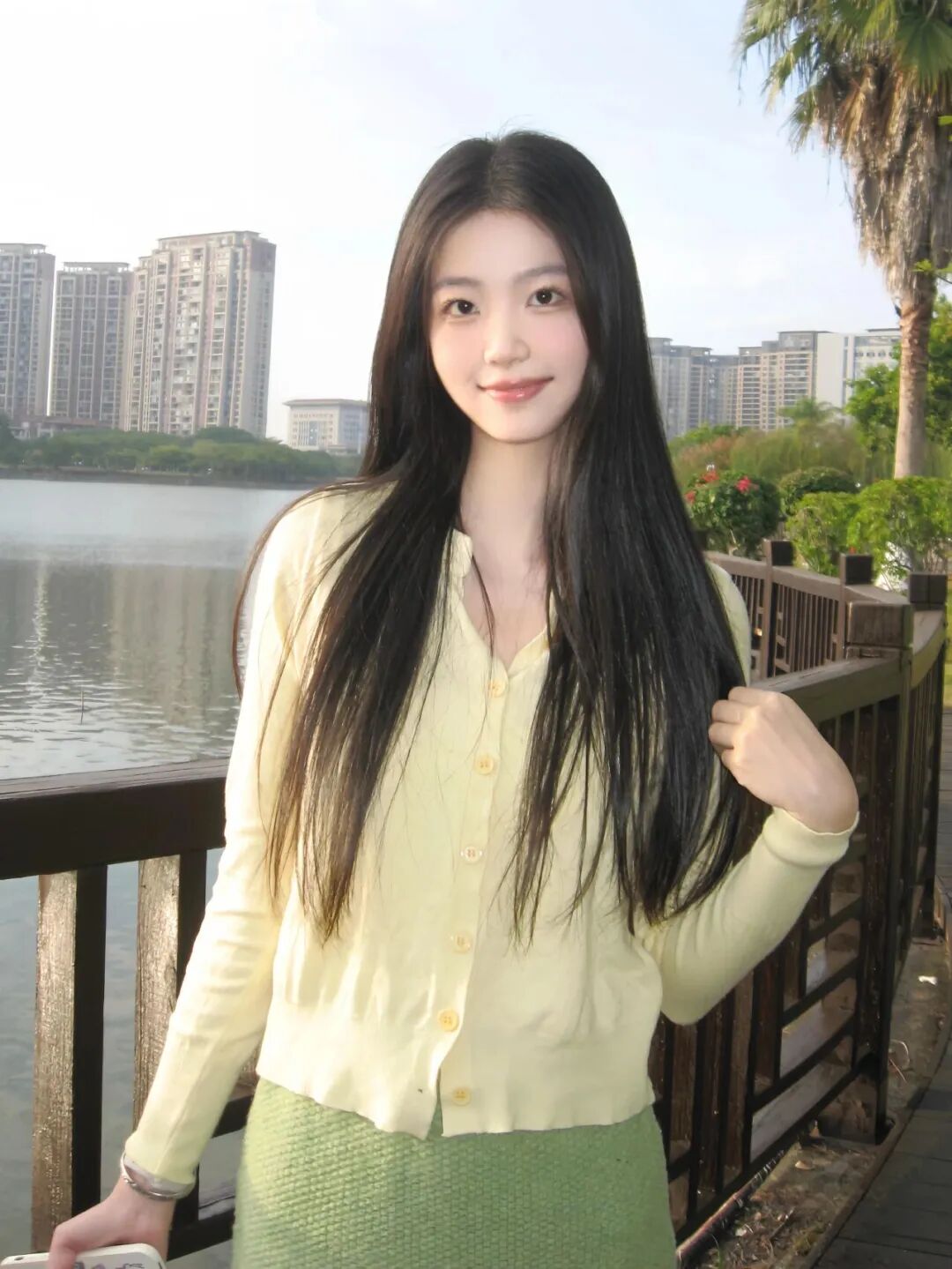 户外拍照:7个姿势告别僵硬,随手拍都自然-第5张图片-风享汇 户外拍照:7个姿势告别僵硬,随手拍都自然-第5张图片-风享汇