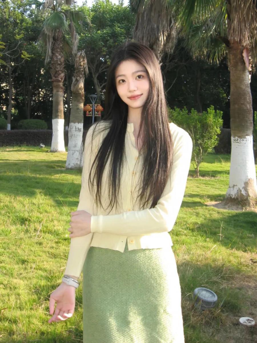 户外拍照:7个姿势告别僵硬,随手拍都自然-第8张图片-风享汇 户外拍照:7个姿势告别僵硬,随手拍都自然-第8张图片-风享汇