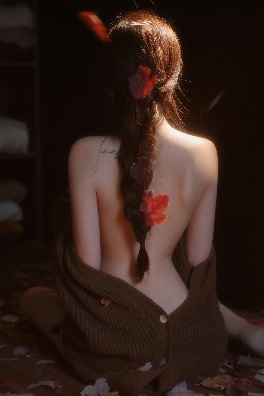 暖冬光影柔美交错，长发少女写真-第1张图片-风享汇