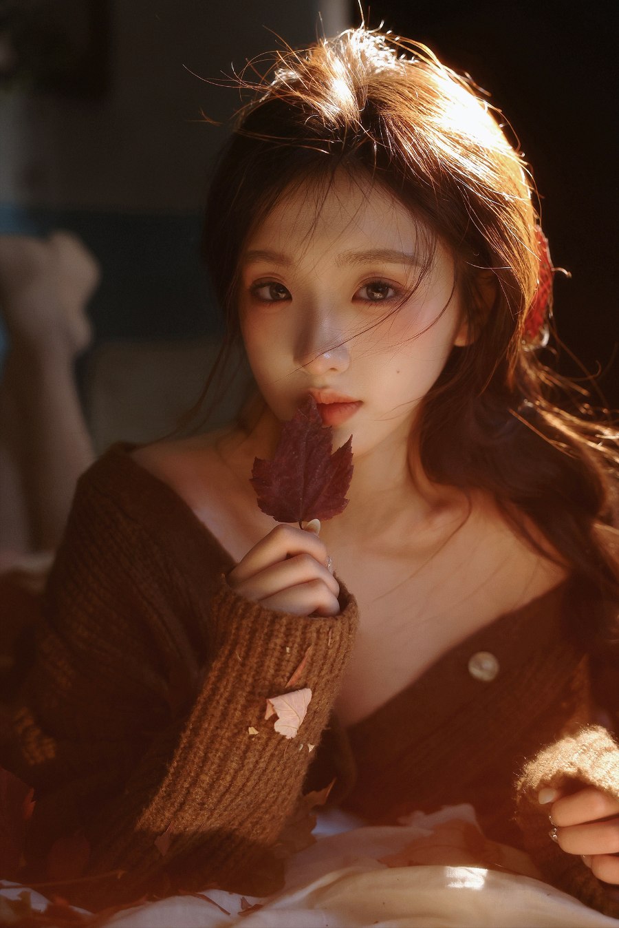 暖冬光影柔美交错，长发少女写真-第11张图片-风享汇