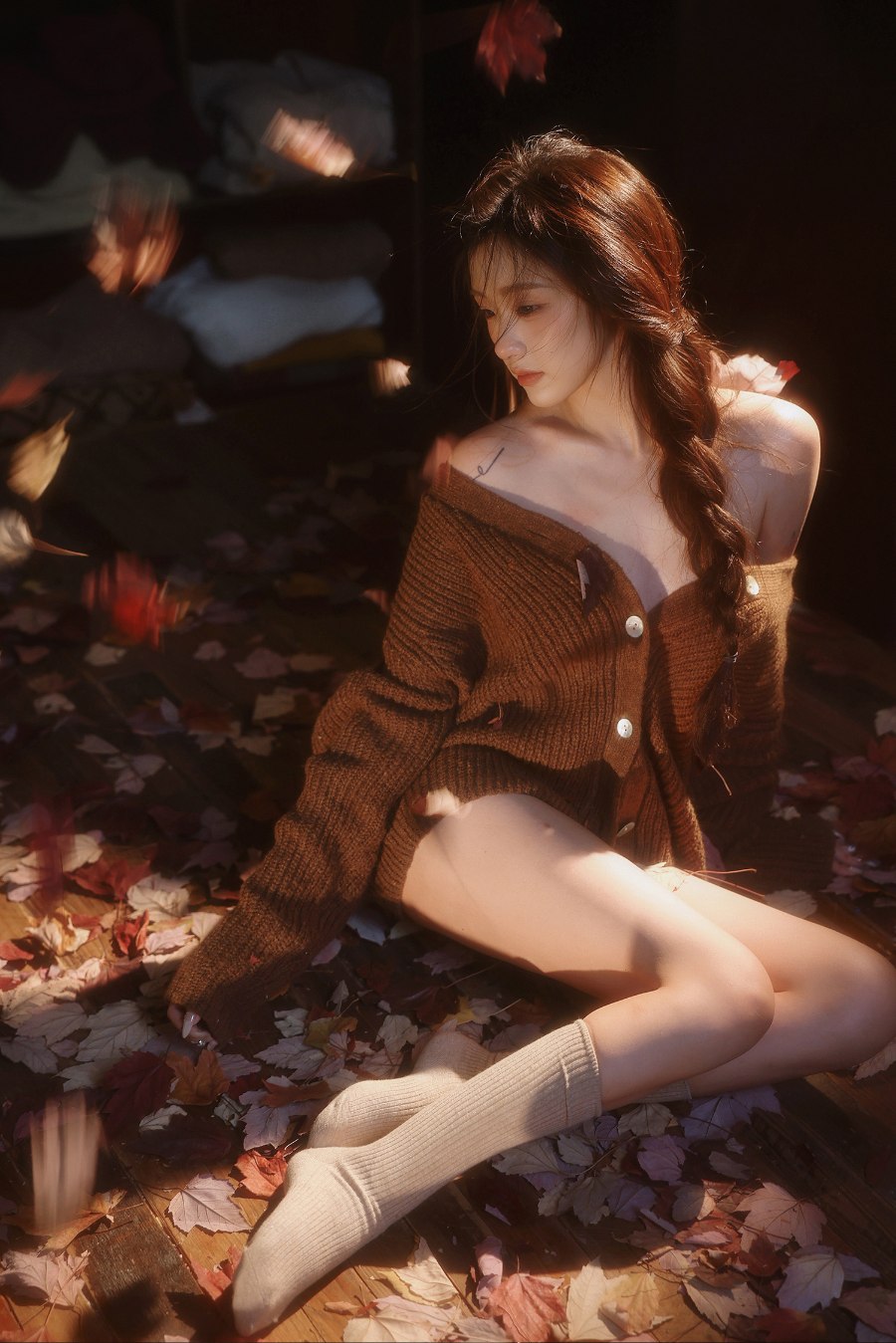 暖冬光影柔美交错，长发少女写真-第12张图片-风享汇