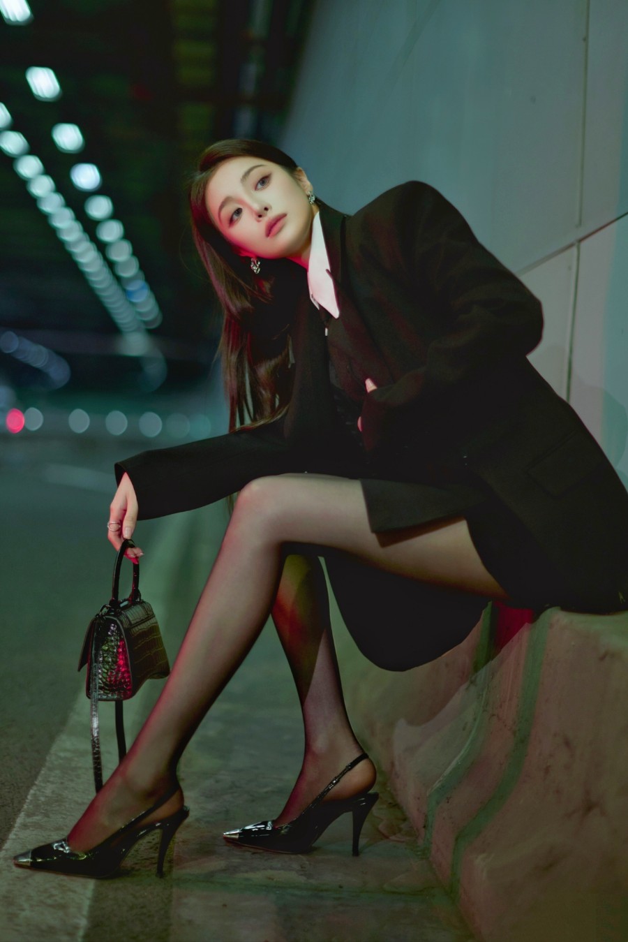 隆妮西装丝袜大长腿，真飒~-第5张图片-风享汇