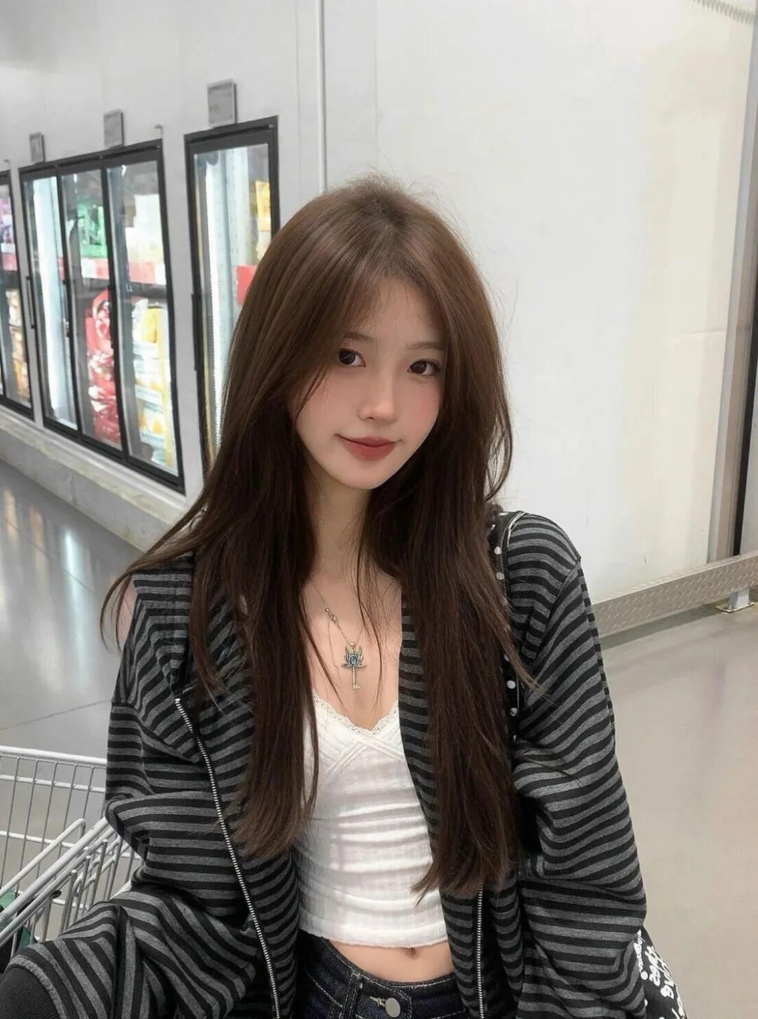 超市拍照：8 个松弛感摆姿，随手出片-第2张图片-风享汇