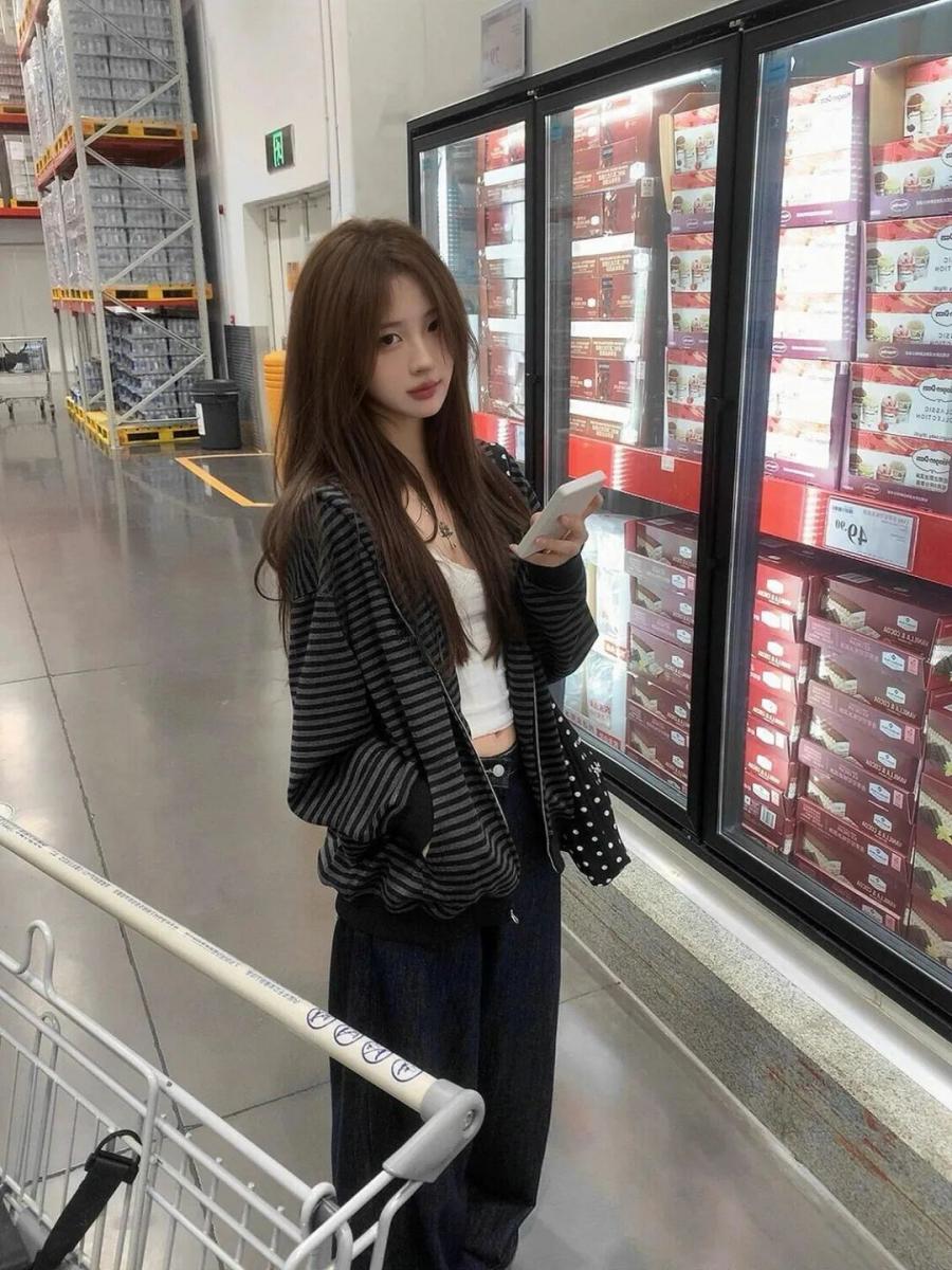 超市拍照：8 个松弛感摆姿，随手出片-第4张图片-风享汇