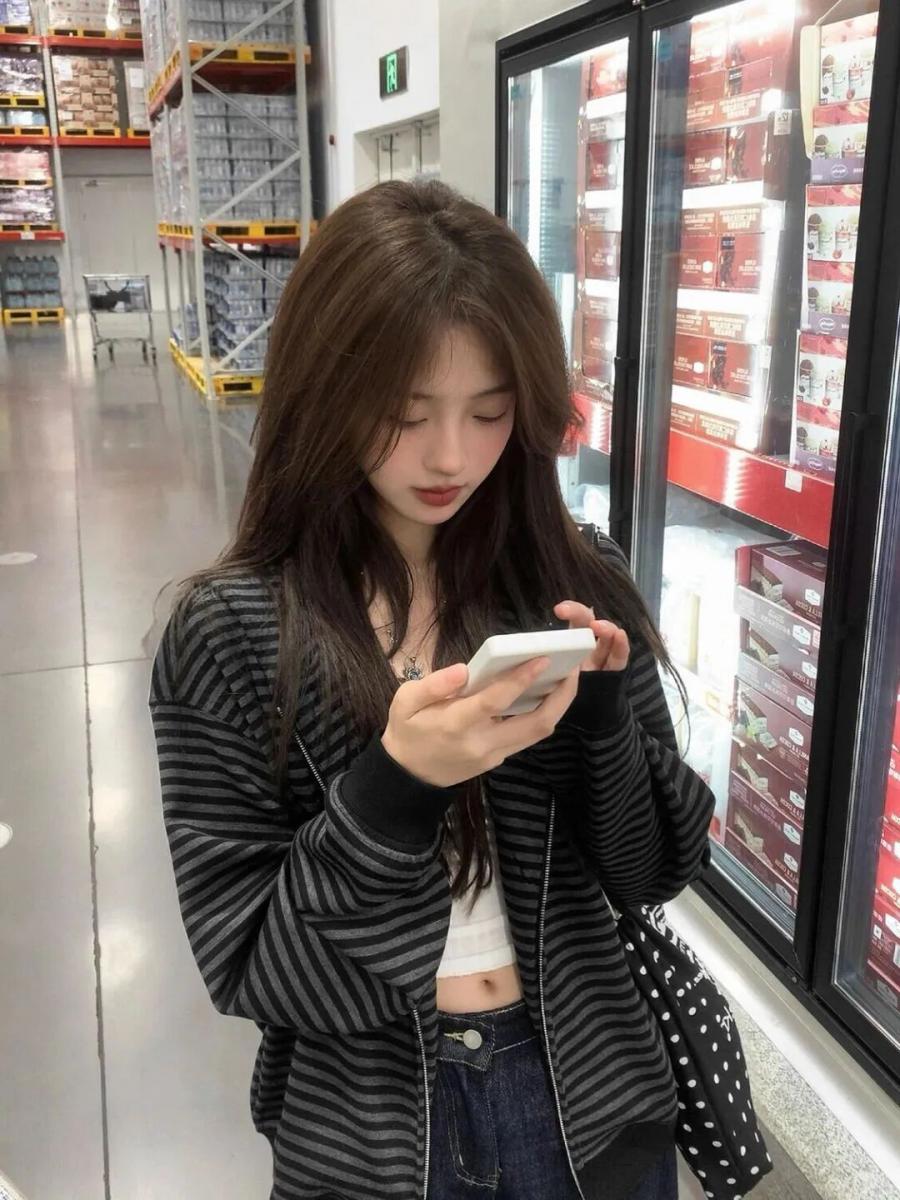 超市拍照：8 个松弛感摆姿，随手出片-第3张图片-风享汇