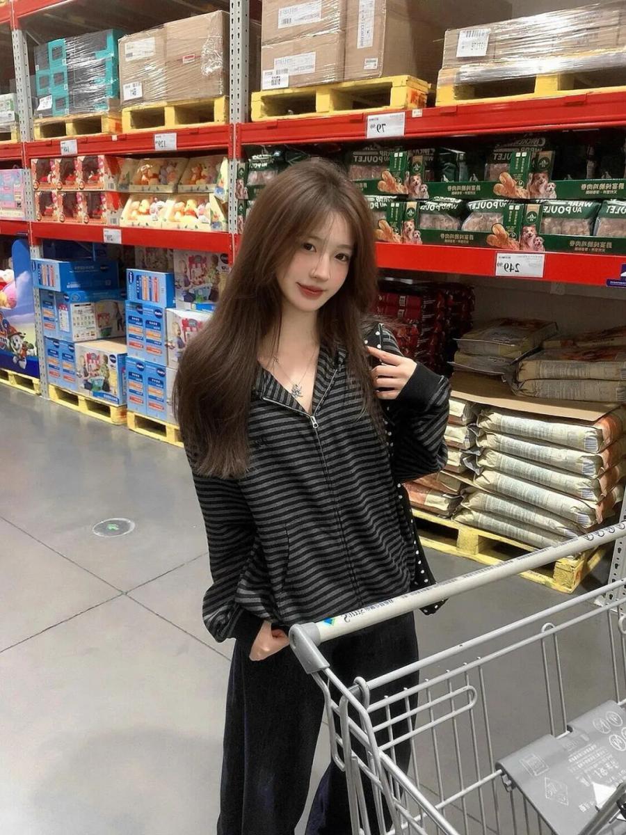 超市拍照：8 个松弛感摆姿，随手出片-第6张图片-风享汇