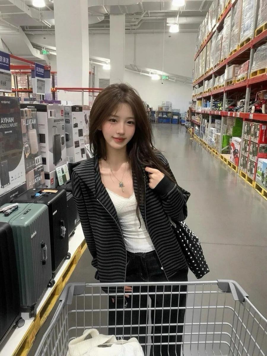 超市拍照：8 个松弛感摆姿，随手出片-第8张图片-风享汇