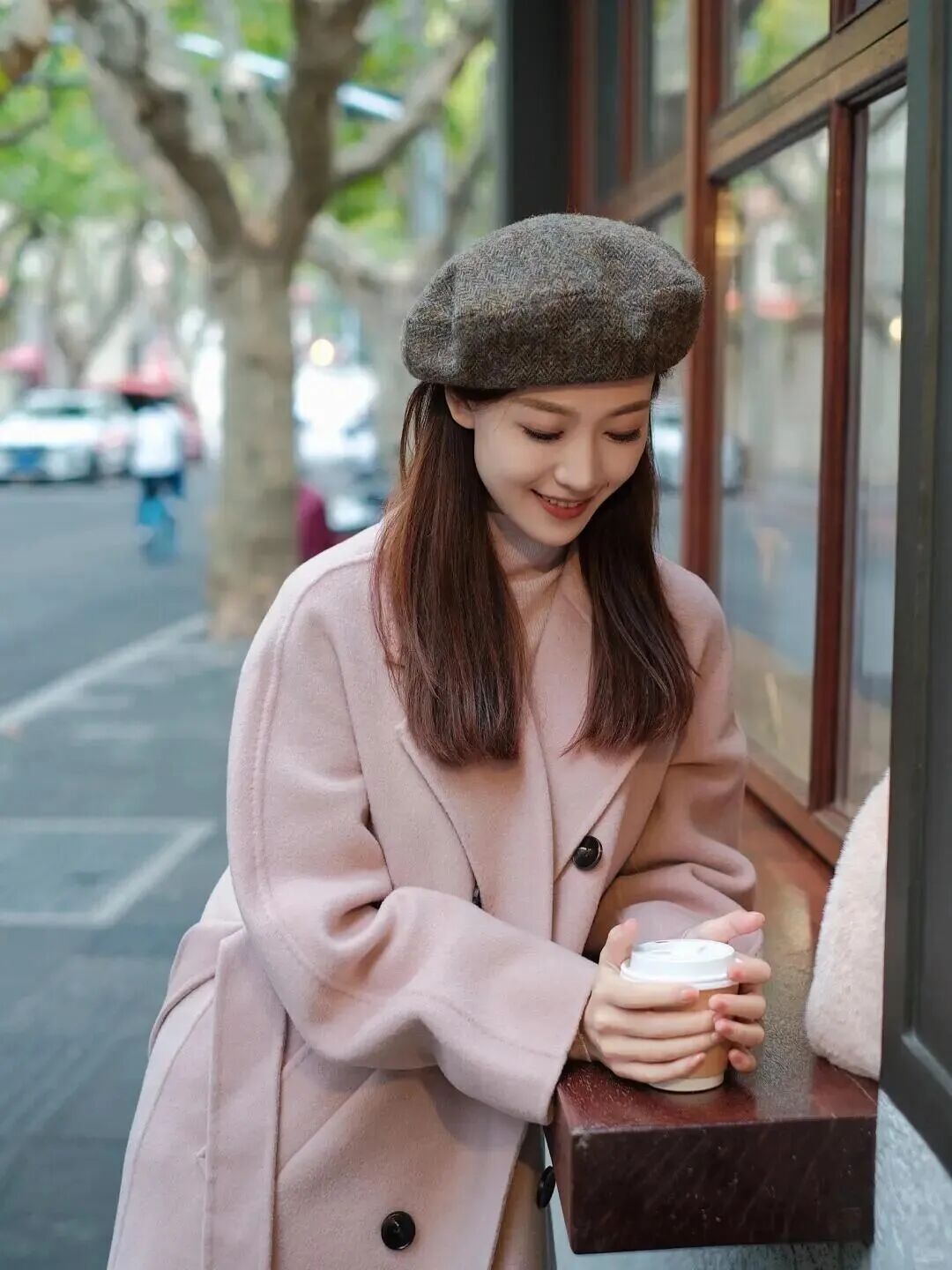 冬日拍照摆姿｜7个动作轻松拿捏冬日氛围感-第2张图片-风享汇