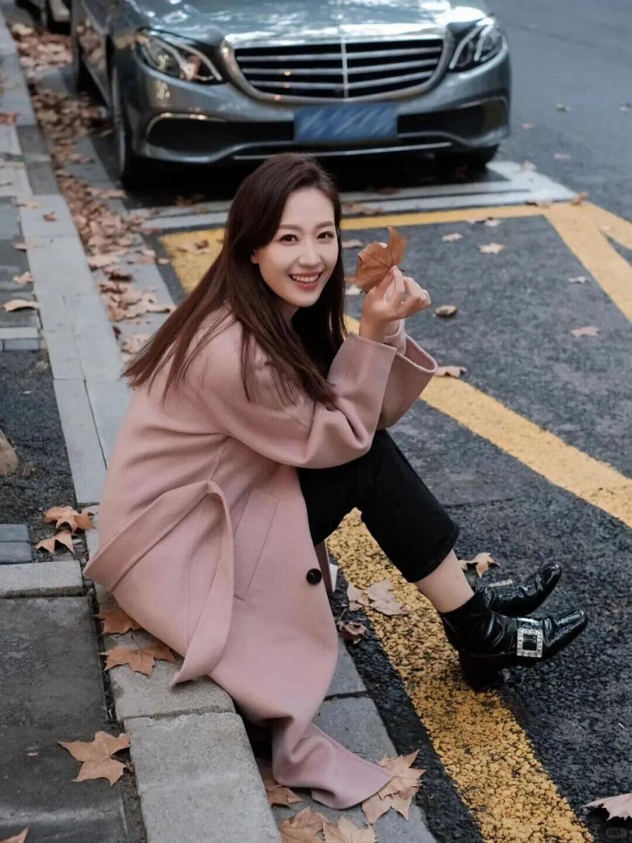 冬日拍照摆姿｜7个动作轻松拿捏冬日氛围感-第3张图片-风享汇