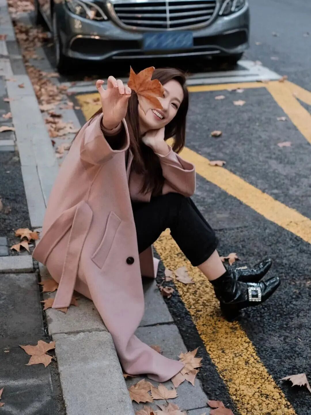 冬日拍照摆姿｜7个动作轻松拿捏冬日氛围感-第8张图片-风享汇