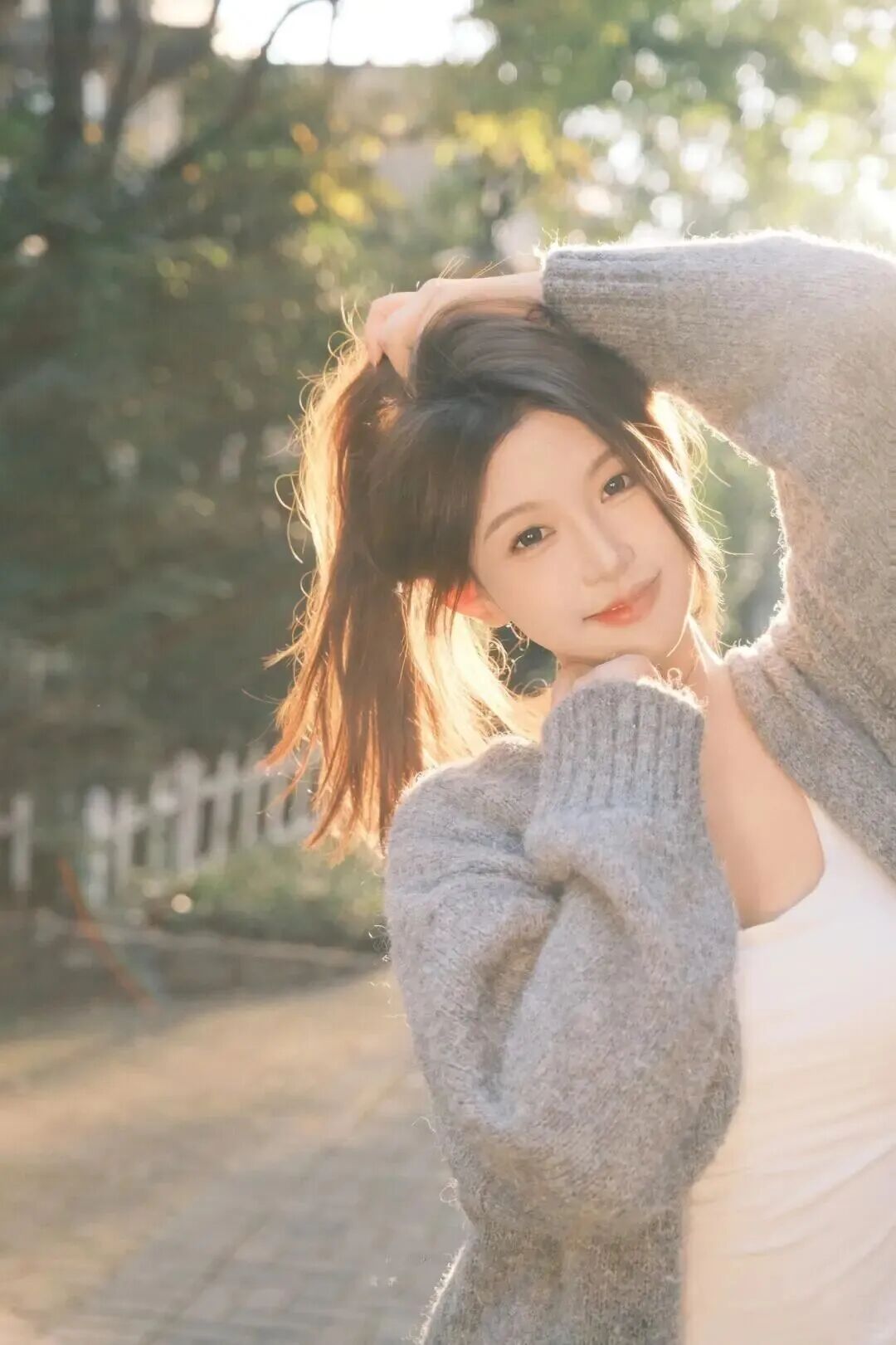 冬日暖阳拍照：8 个松弛感摆姿，秒出温柔氛围片-第8张图片-风享汇