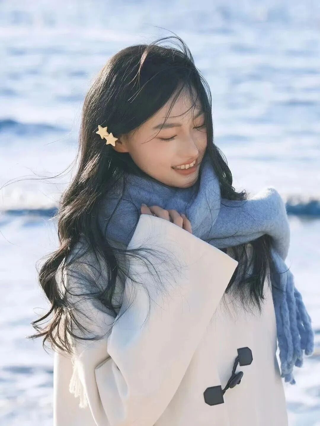 冬日海边写真｜9个姿势，吹着海风拍温柔大片-第5张图片-风享汇