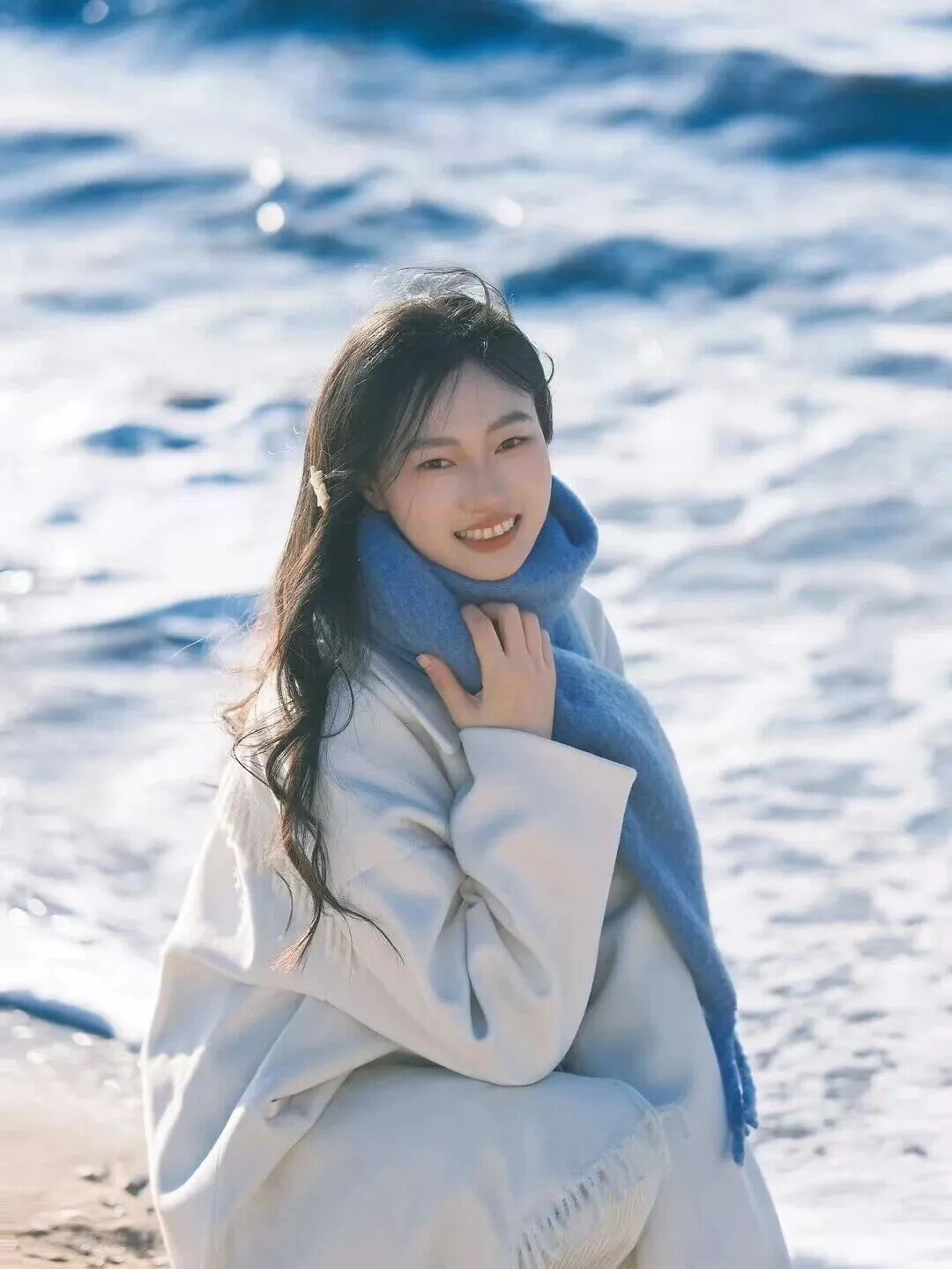 冬日海边写真｜9个姿势，吹着海风拍温柔大片-第7张图片-风享汇