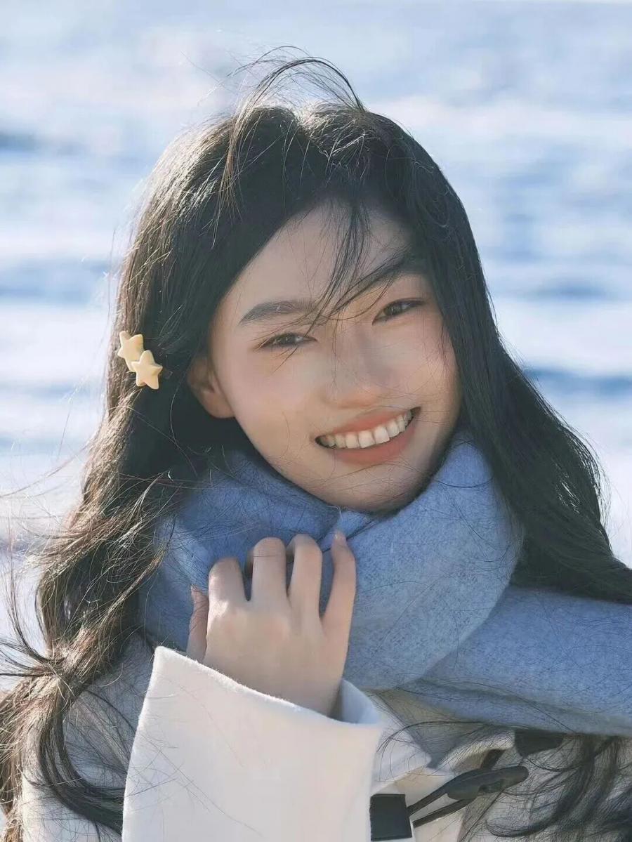 冬日海边写真｜9个姿势，吹着海风拍温柔大片-第8张图片-风享汇