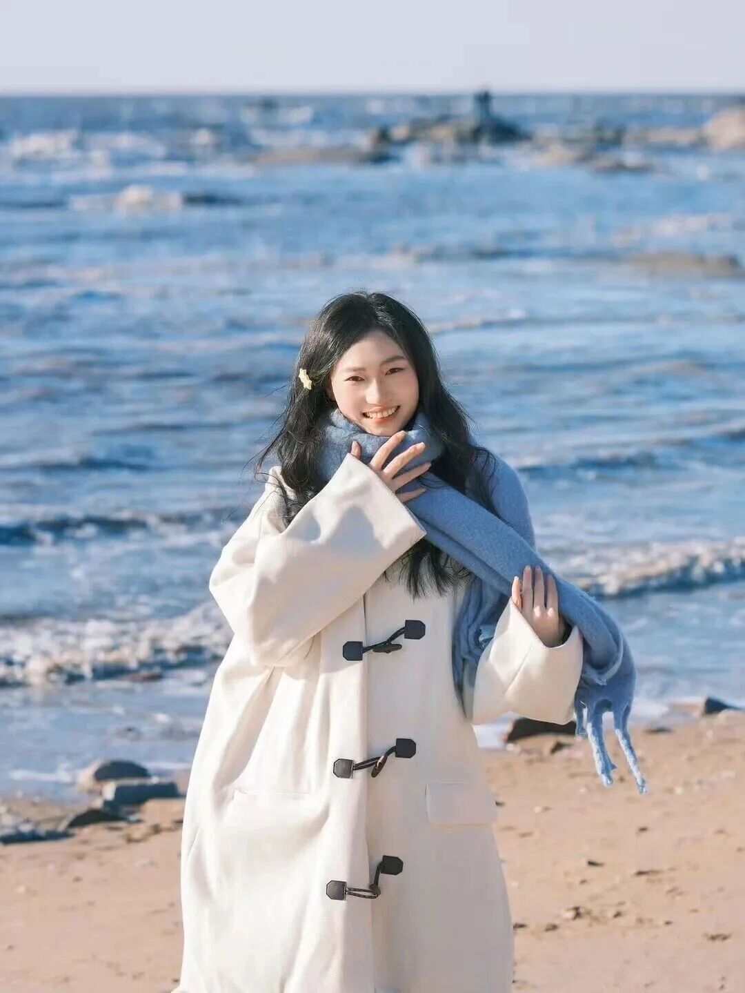 冬日海边写真｜9个姿势，吹着海风拍温柔大片-第9张图片-风享汇