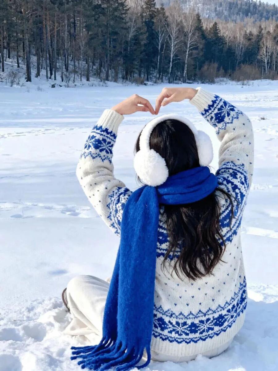 冬日雪地拍照：12个软乎乎摆姿，轻松拿捏氛围感-第11张图片-风享汇