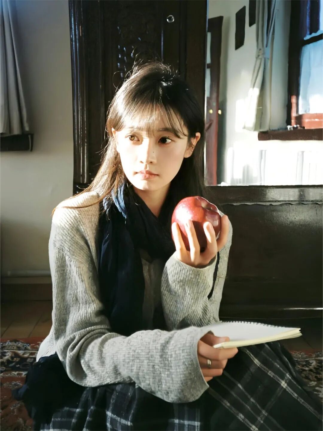 不用出门！窗边光在家也能拍出电影感写真-第2张图片-风享汇