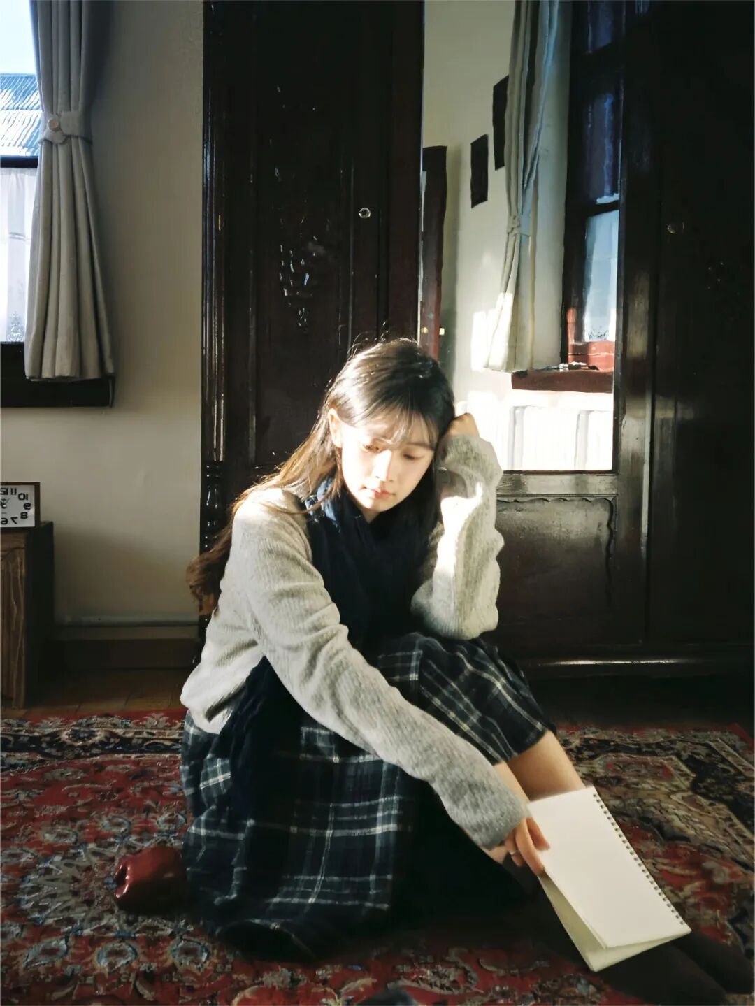 不用出门！窗边光在家也能拍出电影感写真-第4张图片-风享汇