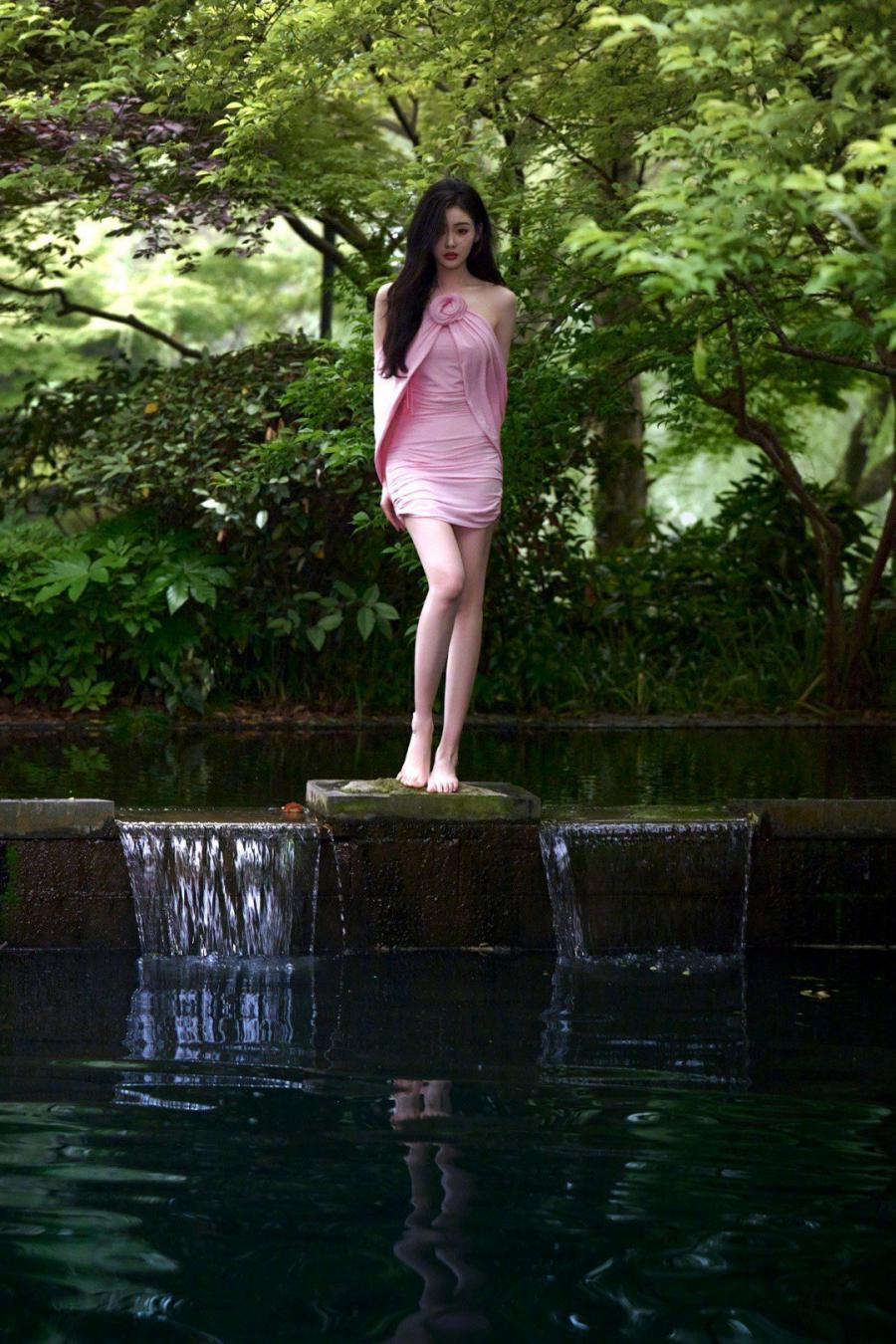 张天爱，粉裙美腿，柔美清澈-第4张图片-风享汇