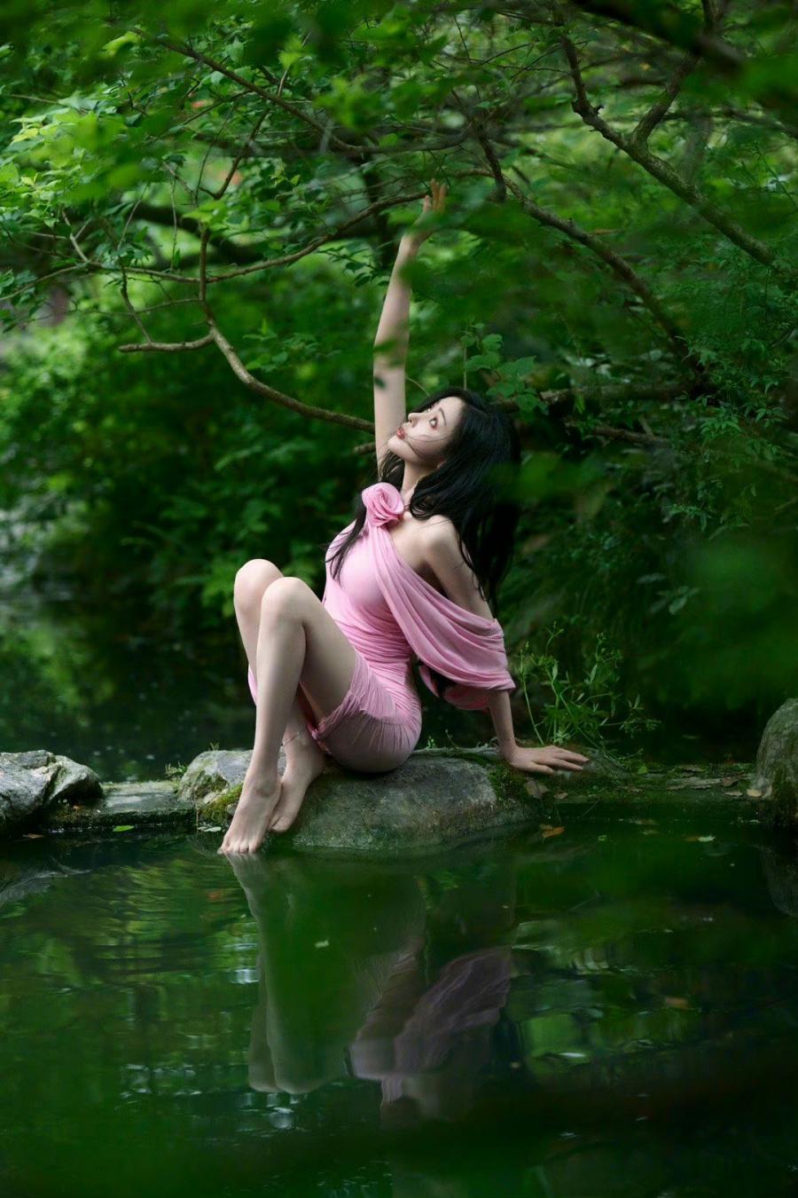 张天爱，粉裙美腿，柔美清澈-第7张图片-风享汇